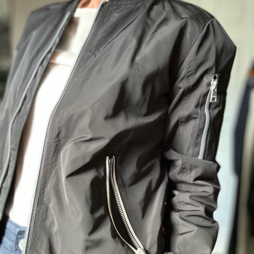 Levi's bomber black  Zip-Up Jacket like new